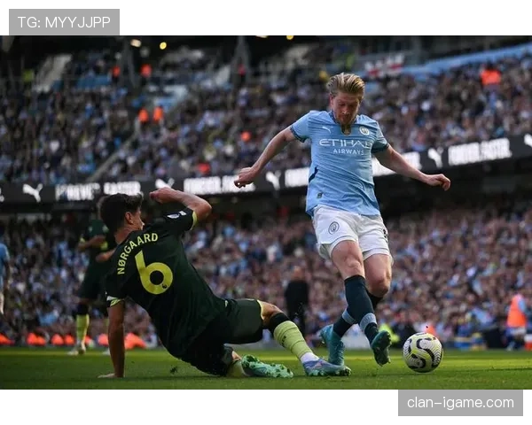 曼城战术革新：灵活布局与高压逼抢如何重塑现代足球格局