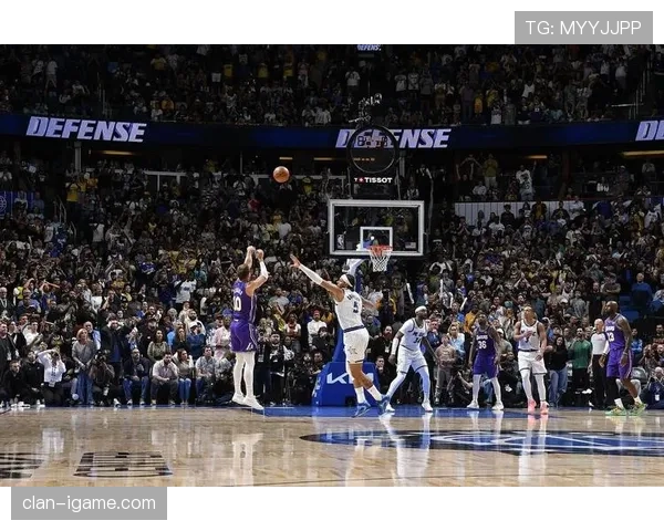 杰伦·布朗突破拉开湖人防线，关键回合得分效率提升显著